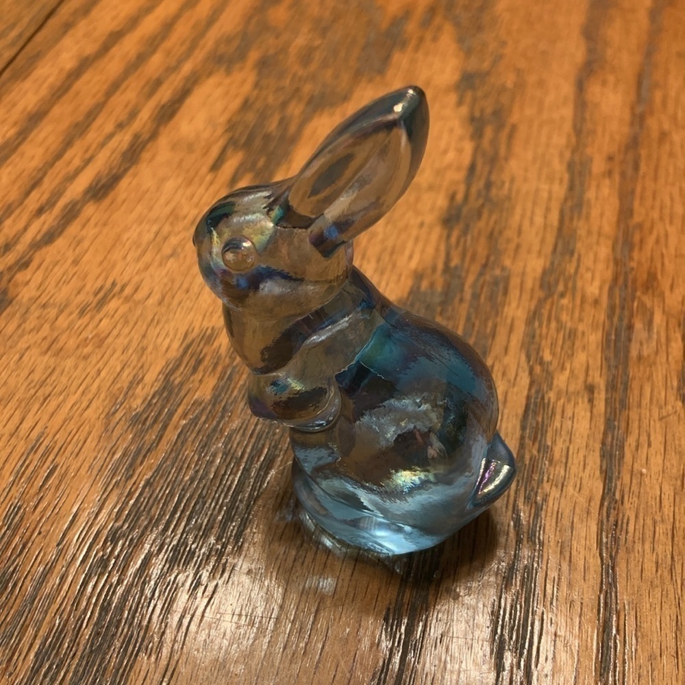 Fenton Iridescent Blue Carnival Glass Bunny - Picture 5 of 5